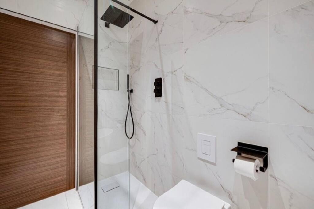 צ'סטר Luxury Apartment: City Centre, Stylish, Modern מראה חיצוני תמונה